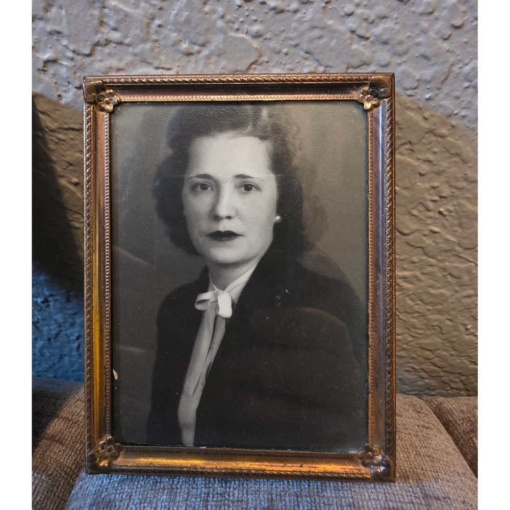 Vintage 1940s Black White Portrait Photos Gold Ornate Floral Metal Frames Set 2 - Picture 5 of 7